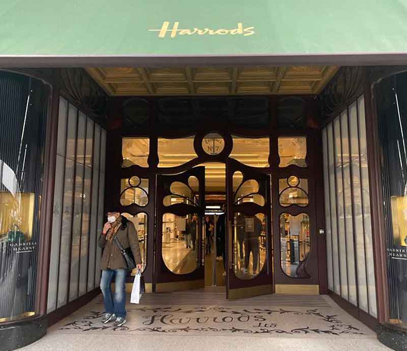 The main entrance withe famous Harrods store canopy.
